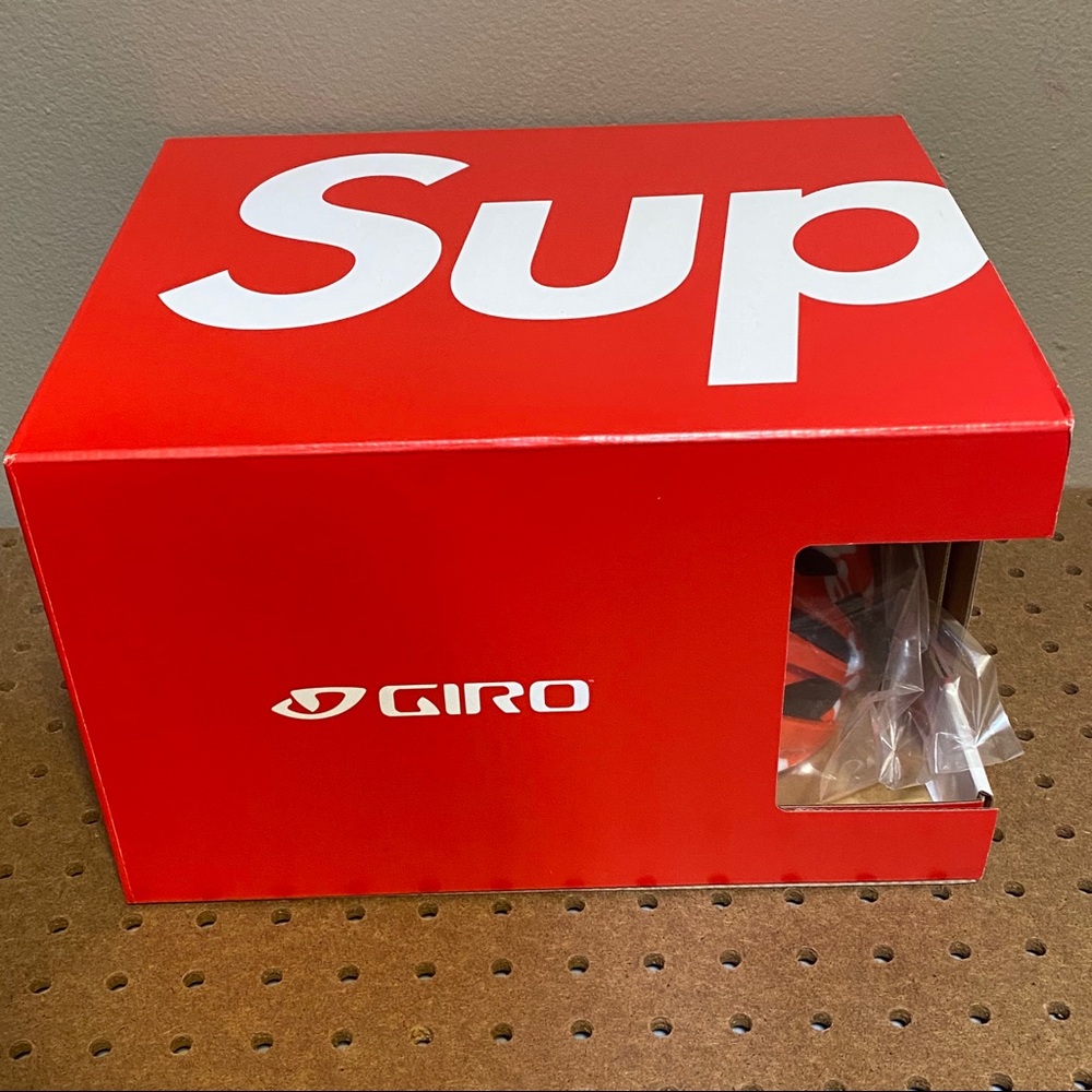 Supreme / Giro Syntax MIPS Red Bike Helmet 55-59cm - Picture 6 of 7